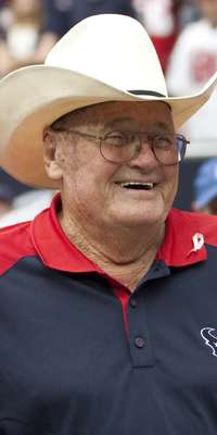 Bum Phillips, American football coach (Houston Oilers, dies at age 90